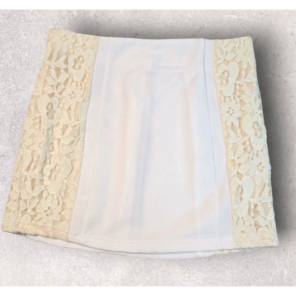Love Riche Womens Mini Skirt White Floral Lace Sz Large Luxe Old Money A Line